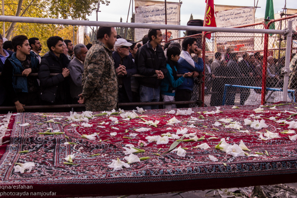 مسافران کربلا می آیند