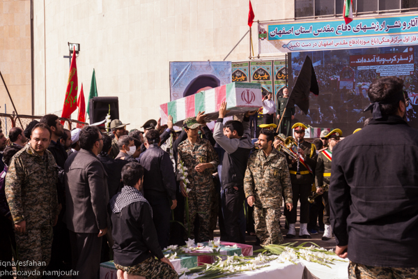 مسافران کربلا می آیند