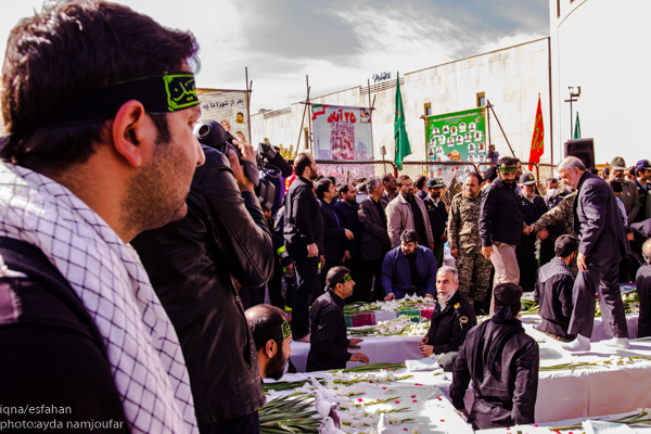 مسافران کربلا می آیند