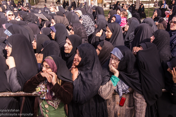 مسافران کربلا می آیند