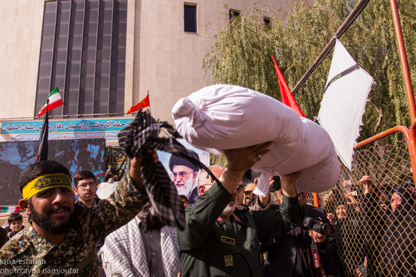 مسافران کربلا می آیند