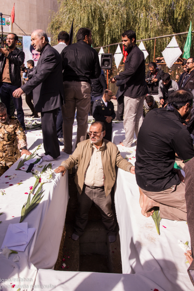 مسافران کربلا می آیند