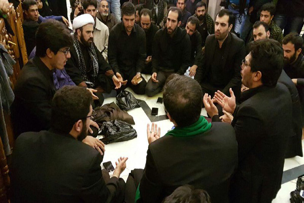 وداع قرآنیان با امیرالمؤمنین(ع) در صحن حضرت زهرا (س) وداع قرآنیان با امیرالمؤمنین(ع) در صحن حضرت زهرا (س)