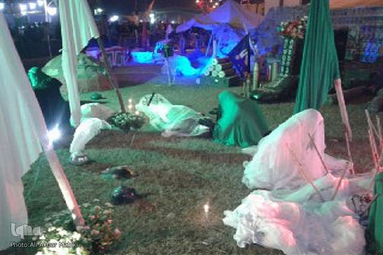 تصویر نمایشگاهی از واقعه عاشورا در نزدیکی حرم امام حسین(ع)