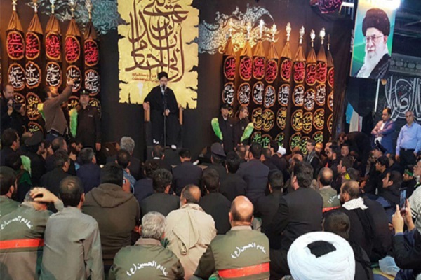 تجلیل تولیت آستان قدس رضوی از گروه تواشیح معراج قم تجلیل تولیت آستان قدس رضوی از گروه تواشیح معراج قم