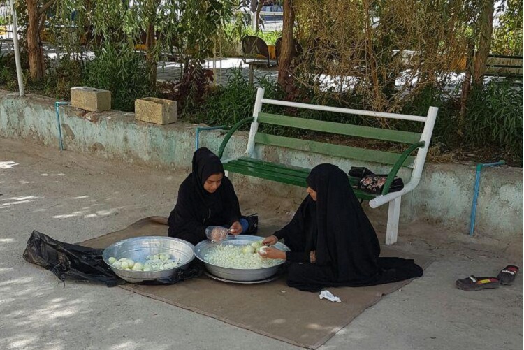 استقبال مردم زاهدان از خدمت‌رسانی به زائرین اربعین حسینی + عکس
