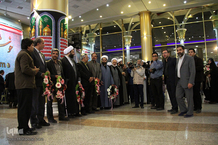 استقبال پرشور از نخبگان قرآنی خراسان رضوی در مشهد