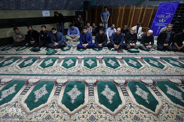 توجه کم مسئولان و بدون تبلیغات از رونق کرسی تلاوت قرآن تئاترشهر کاست توجه کم مسئولان و بدون تبلیغات از رونق کرسی تلاوت قرآن تئاترشهر کاست