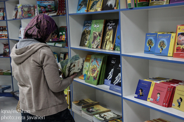 هشتمین نمایشگاه کتاب یارمهربان با بیش از هشت هزار عنوان کتاب و 11 میلیارد ریال اهدای کتاب و لوازم ورزشی به مدارس اصفهان در ارگ جهان نمای این شهر برگزار شد.اين نمايشگاه از تاريخ ٣٠مهرماه آغاز بكار كرده و در تاريخ ٥ آبان ماه به كارخود پايان ميدهد.
