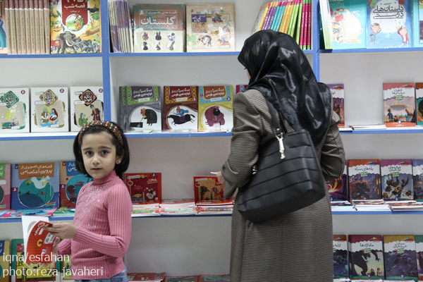 هشتمین نمایشگاه کتاب یارمهربان با بیش از هشت هزار عنوان کتاب و 11 میلیارد ریال اهدای کتاب و لوازم ورزشی به مدارس اصفهان در ارگ جهان نمای این شهر برگزار شد.اين نمايشگاه از تاريخ ٣٠مهرماه آغاز بكار كرده و در تاريخ ٥ آبان ماه به كارخود پايان ميدهد.