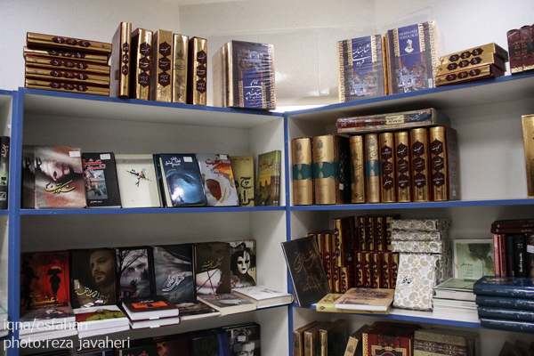 هشتمین نمایشگاه کتاب یارمهربان با بیش از هشت هزار عنوان کتاب و 11 میلیارد ریال اهدای کتاب و لوازم ورزشی به مدارس اصفهان در ارگ جهان نمای این شهر برگزار شد.اين نمايشگاه از تاريخ ٣٠مهرماه آغاز بكار كرده و در تاريخ ٥ آبان ماه به كارخود پايان ميدهد.