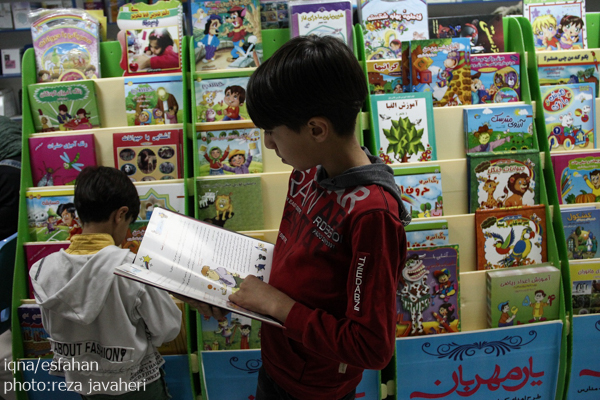 هشتمین نمایشگاه کتاب یارمهربان با بیش از هشت هزار عنوان کتاب و 11 میلیارد ریال اهدای کتاب و لوازم ورزشی به مدارس اصفهان در ارگ جهان نمای این شهر برگزار شد.اين نمايشگاه از تاريخ ٣٠مهرماه آغاز بكار كرده و در تاريخ ٥ آبان ماه به كارخود پايان ميدهد.