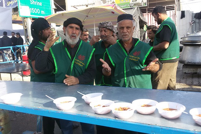پذیرایی 500 ناشنوا از زائران حسینی + عکس