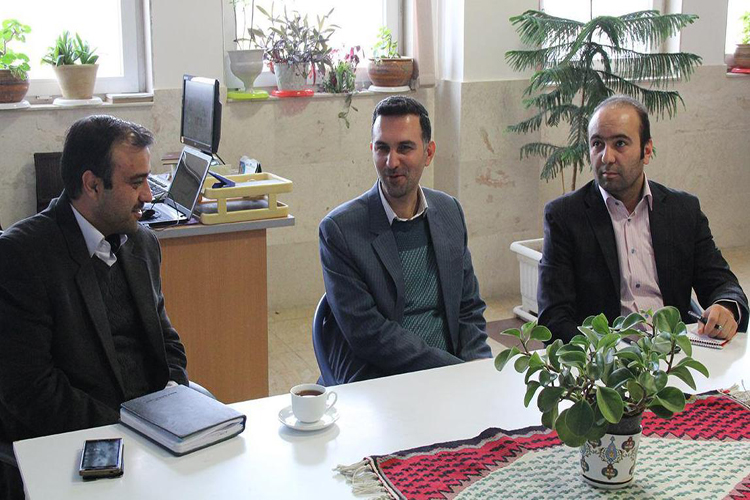 معاون روابط عمومی استانداری زنجان با خبرنگاران ایکنا و ایسنا دیدار کرد معاون روابط عمومی استانداری زنجان با خبرنگاران ایکنا و ایسنا دیدار کرد