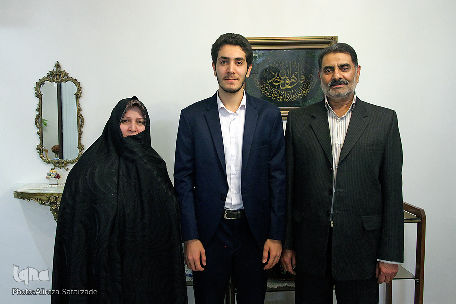 زندگی قرآنی جوان دانشجو / تلاوت در حرم رضوی، هدفی که مایه افتخار جوان دانشجوی قرآنی شد