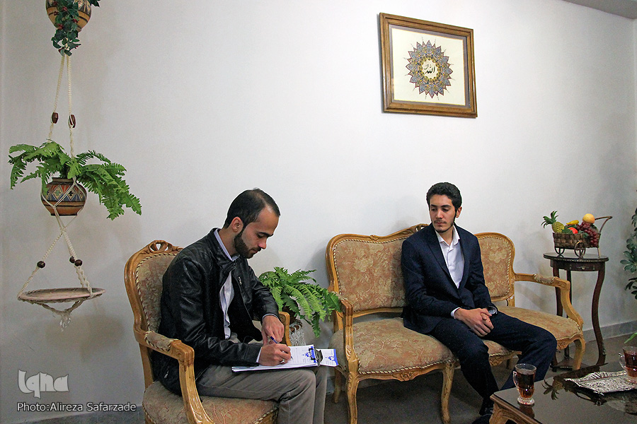 زندگی قرآنی جوان دانشجو / تلاوت در حرم رضوی، هدفی که مایه افتخار جوان دانشجوی قرآنی شد