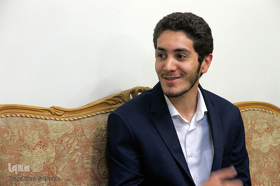 زندگی قرآنی جوان دانشجو / تلاوت در حرم رضوی، هدفی که مایه افتخار جوان دانشجوی قرآنی شد