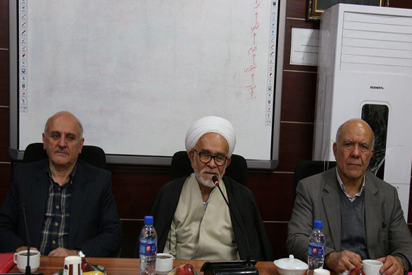 داشتن بصیرت و تمسک به قرآن تنها راه نجات است