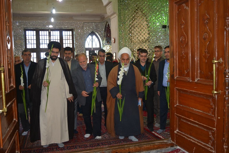 غبارروبی امامزادگان خمین با حضور دانشجویان علوم قرآنی+عکس