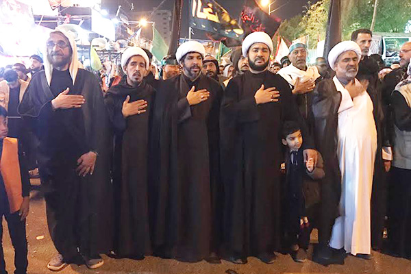 موکب هزاران نفری شیعیان عربستان در کربلا + عکس