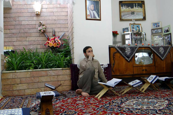 شهید محسن حاجی حسنی کارگر در پایان جلسه آموزشی