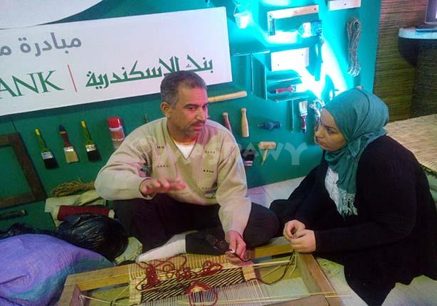 بافت قرآن کریم بر روی حصیر در مصر+عکس