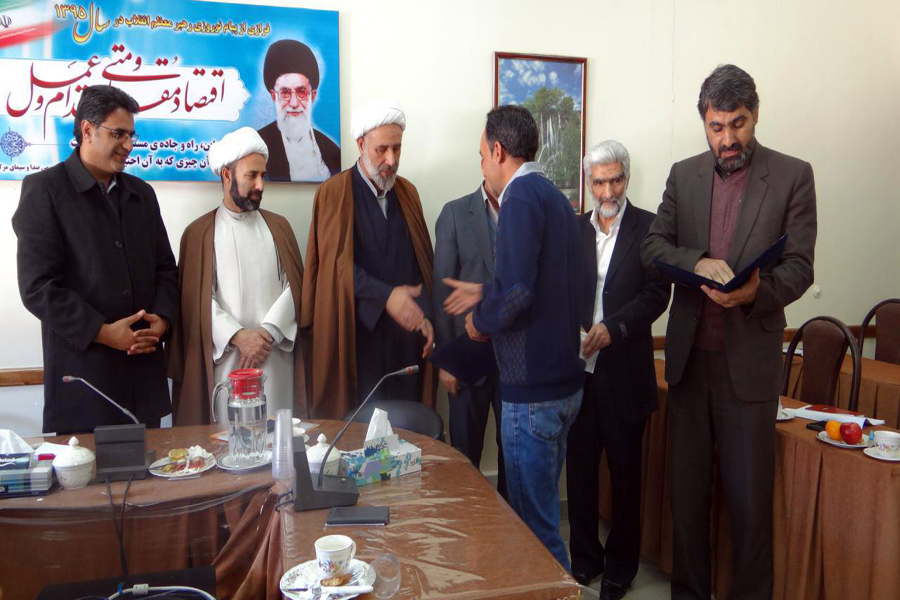 تجلیل از یاوران رسانه‌ای اربعین حسینی در لرستان + عکس
