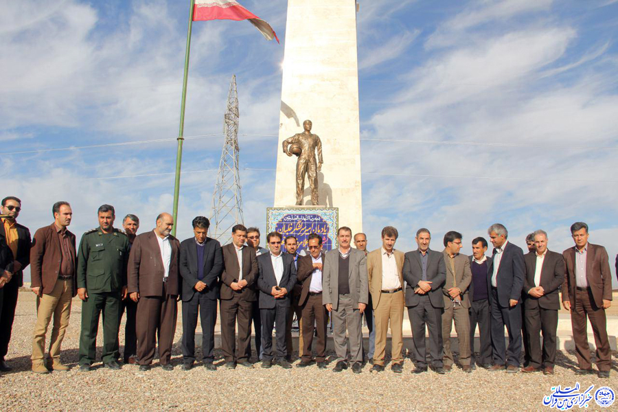 بازدید مسئولان ایلام از یادمان شهید چاغروند + عکس