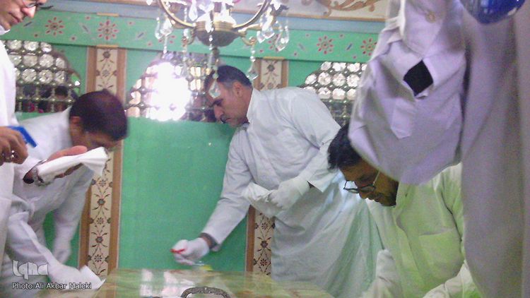 مراسم غبار روبی و تعویض پرچم آستان مقدس امامزاده شعیب(ع)+عکس