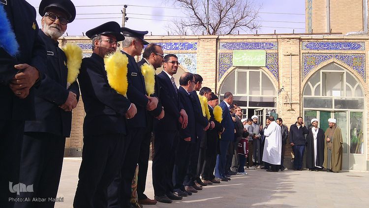 مراسم غبار روبی و تعویض پرچم آستان مقدس امامزاده شعیب(ع)+عکس