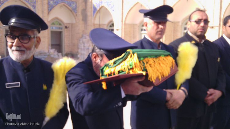 مراسم غبار روبی و تعویض پرچم آستان مقدس امامزاده شعیب(ع)+عکس