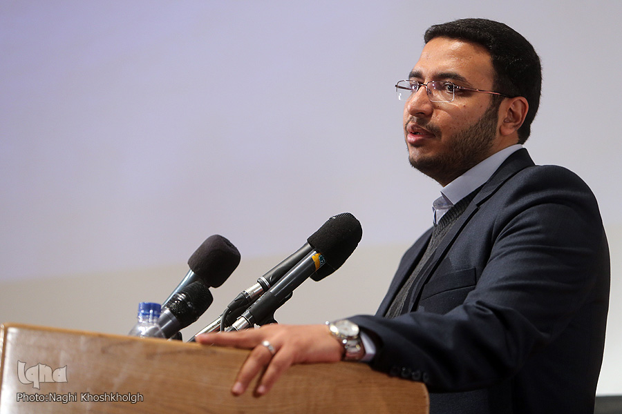 مناظرات دانشجویی می‌تواند زمینه‌ساز وفاق ملی باشد