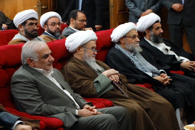 جمع آوری و تقسیم صحیح زکات فقر را از جامعه دور میکند جمع آوری و تقسیم صحیح زکات فقر را از جامعه دور میکند