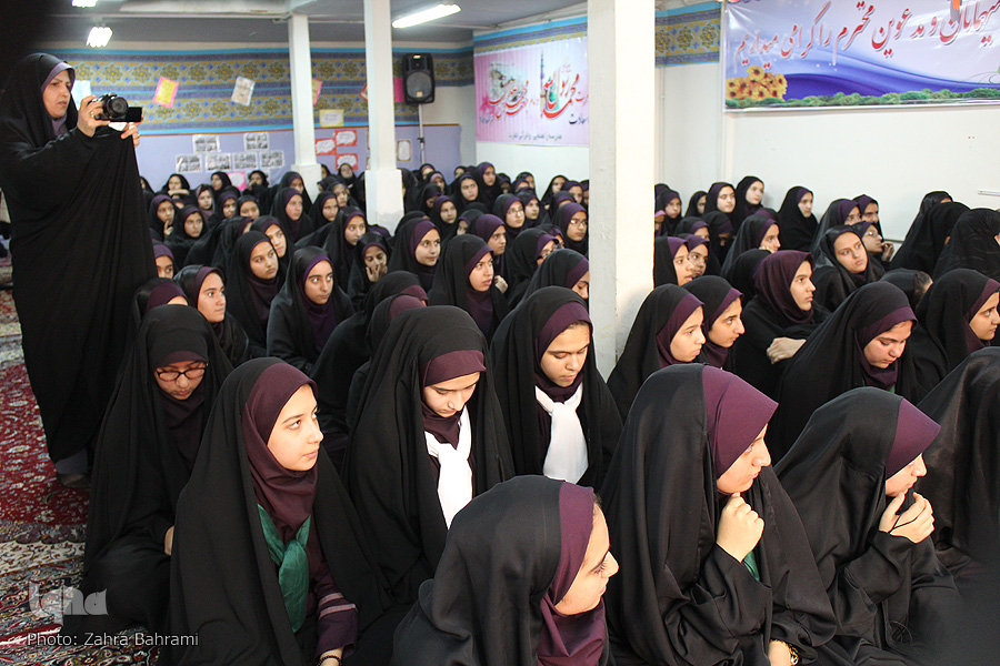 گزارش تصویری تجلیل از مقام‌آوران دختر مسابقات قرآن دانش‌آموزی-اراک