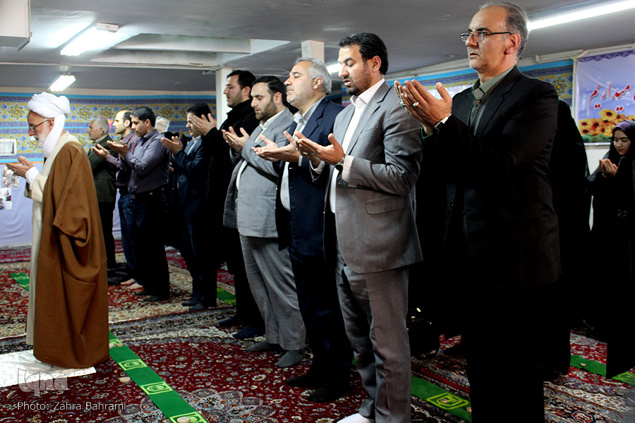 گزارش تصویری تجلیل از مقام‌آوران دختر مسابقات قرآن دانش‌آموزی-اراک