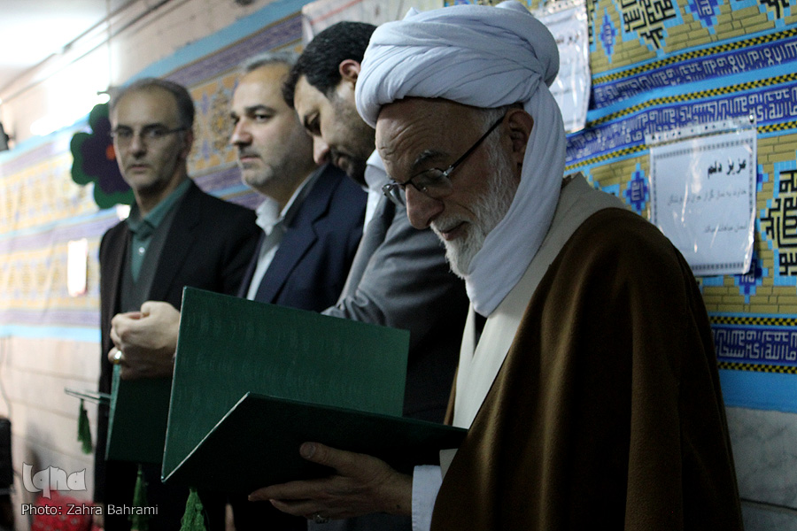 گزارش تصویری تجلیل از مقام‌آوران دختر مسابقات قرآن دانش‌آموزی-اراک
