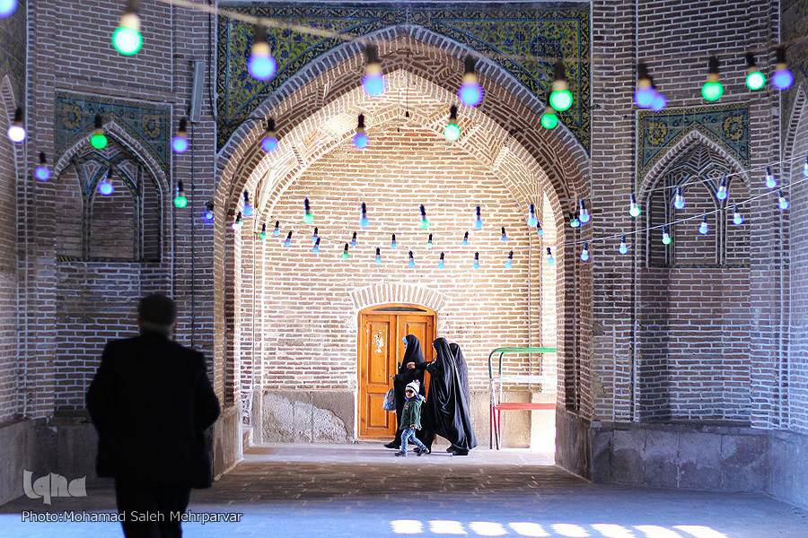 يك روز با نماز جمعه + گزارش تصویری