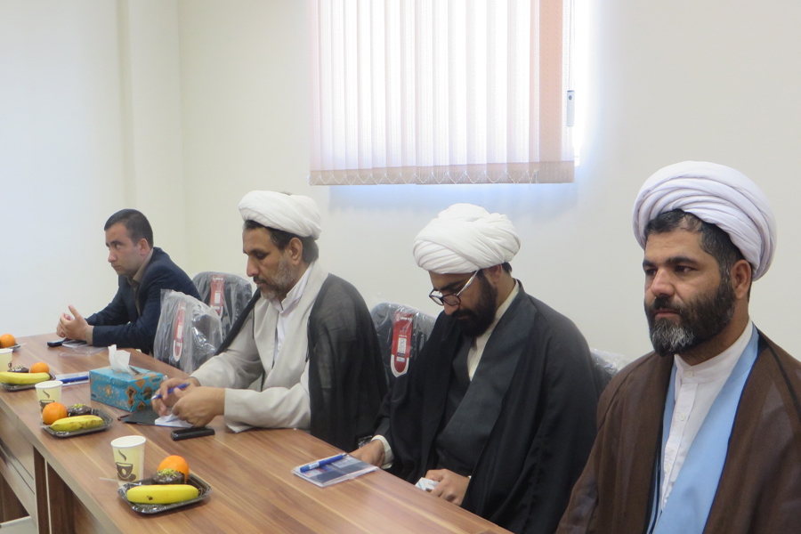 برگزاری نشست هم‌اندیشی وحدت حوزه و دانشگاه در لرستان + عکس