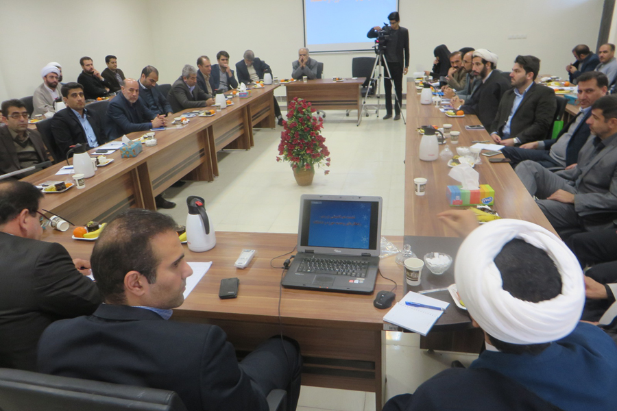 برگزاری نشست هم‌اندیشی وحدت حوزه و دانشگاه در لرستان + عکس