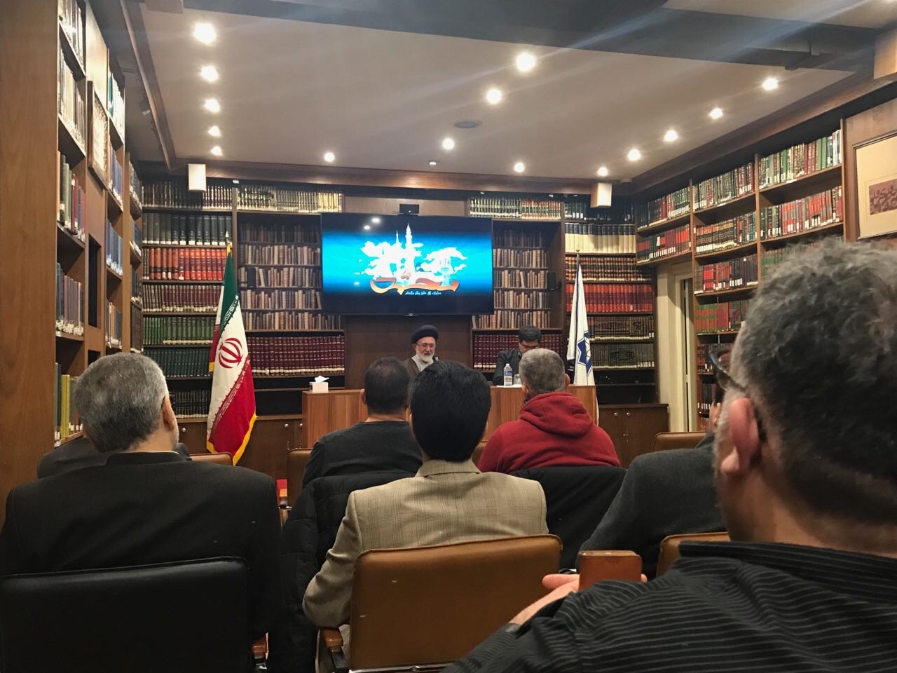 بررسی پیام رهبر معظم انقلاب با حضور قاضی‌عسگر در پاریس + عکس