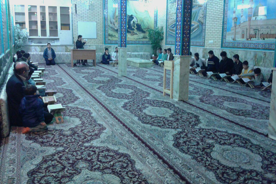 ثبت‌نام کلاس‌های قرآنی در مسجد دولتشاهی خرم‌آباد