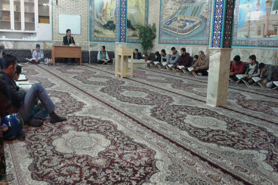 ثبت‌نام کلاس‌های قرآنی در مسجد دولتشاهی خرم‌آباد