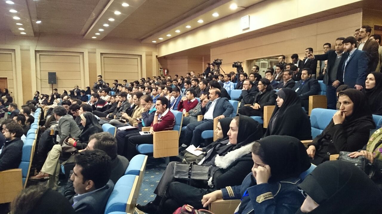 وزیر ارتباطات در ارتباط مستقیم با جوانان