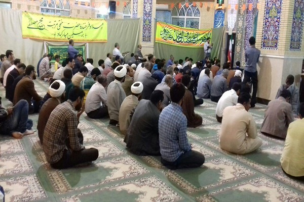 برگزاری همایش گرامیداشت هفته وحدت با حضور دانشجویان اصفهانی در قشم