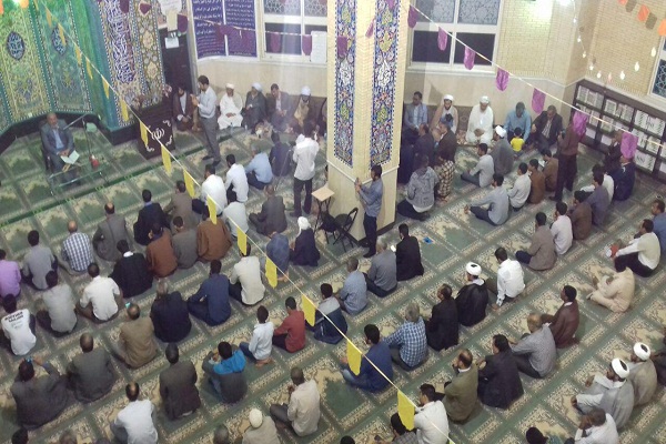 برگزاری همایش گرامیداشت هفته وحدت با حضور دانشجویان اصفهانی در قشم