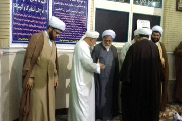 برگزاری همایش گرامیداشت هفته وحدت با حضور دانشجویان اصفهانی در قشم