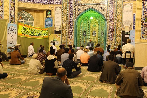 برگزاری همایش گرامیداشت هفته وحدت با حضور دانشجویان اصفهانی در قشم