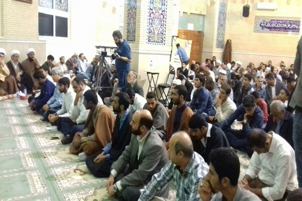 برگزاری همایش گرامیداشت هفته وحدت با حضور دانشجویان اصفهانی در قشم