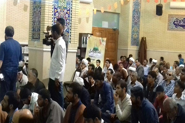 برگزاری همایش گرامیداشت هفته وحدت با حضور دانشجویان اصفهانی در قشم