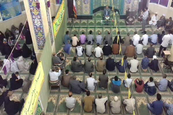 برگزاری همایش گرامیداشت هفته وحدت با حضور دانشجویان اصفهانی در قشم